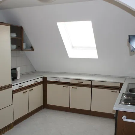 Erzsebet Vendeghaz * Csesznek