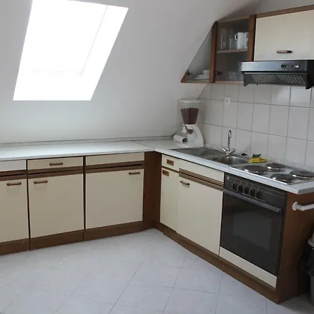 Erzsebet Vendeghaz * Csesznek