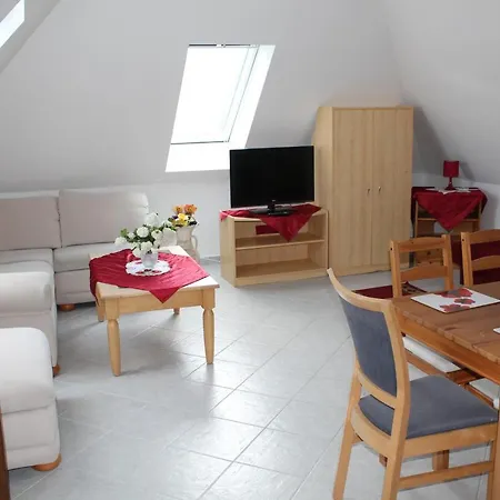 Erzsebet Vendeghaz * Csesznek