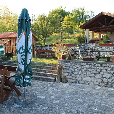 Erzsebet Vendeghaz Apartment Csesznek