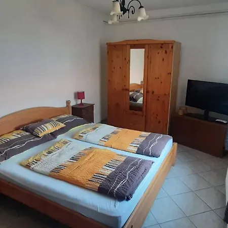 Erzsebet Vendeghaz *