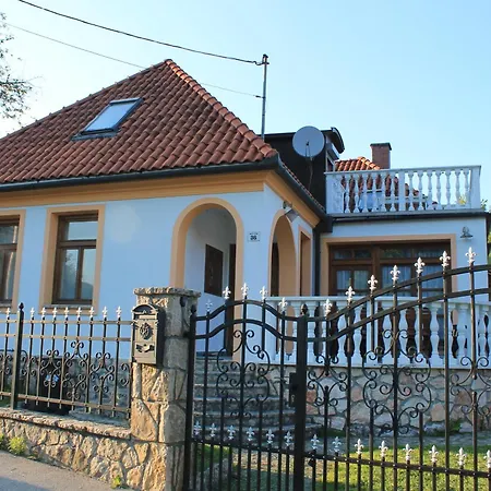Erzsebet Vendeghaz Apartment Csesznek